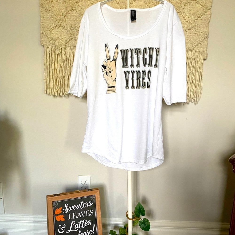 🎃Witchy Vibes T-Shirt L New!